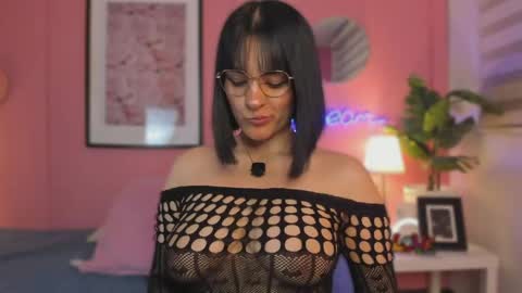Snapshot of soysaraa_ chatting on June 2026 05:42:01 AM Aleja online show from June 2026 05:42:01 AM