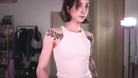 Roxy online show from October 2025 06:49:02 PM