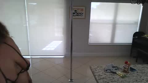 Snapshot of spacebunsxxx chatting on November 2025 05:59:01 PM spacebunsxxx online show from November 2025 05:59:01 PM