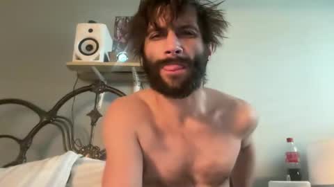 Snapshot of spacecase843 chatting on January 2025 04:46:02 PM TrndSettrz online show from January 2025 04:46:02 PM