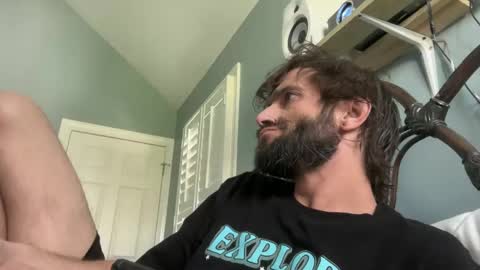 Snapshot of spacecase843 chatting on January 2025 04:35:01 PM TrndSettrz online show from January 2025 04:35:01 PM