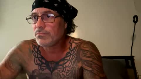 specter1972 online show from November 2025 11:09:01 PM