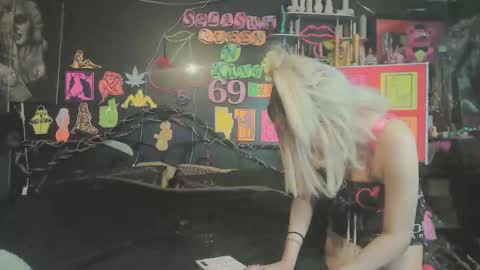 Snapshot of splashh_queen420 chatting on April 2026 01:47:02 AM Daddy His Splash Queen online show from April 2026 01:47:02 AM