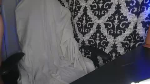 Snapshot of spunrawcumslut77003 chatting on January 2025 05:37:01 PM SpunRawCumslut77003 online show from January 2025 05:37:01 PM