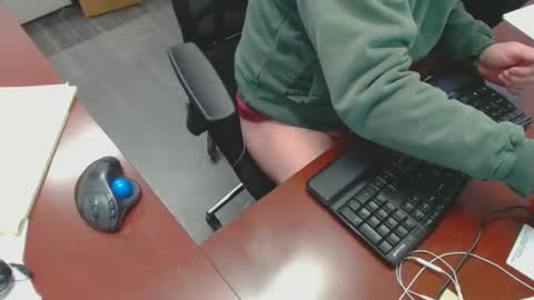 Snapshot of squirrelly82 chatting on January 2025 09:15:02 PM make me cum c2c talk to me online show from January 2025 09:15:02 PM