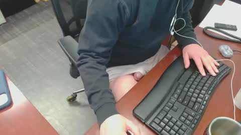 Snapshot of squirrelly82 chatting on February 2025 09:25:02 PM make me cum c2c talk to me online show from February 2025 09:25:02 PM