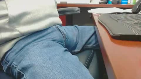 Snapshot of squirrelly82 chatting on November 2025 09:47:01 PM make me cum c2c talk to me online show from November 2025 09:47:01 PM