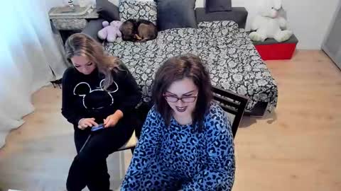 Kim online show from October 2025 11:51:02 AM