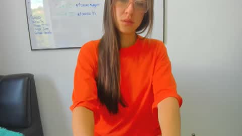 Snapshot of squirttati33 chatting on November 2025 02:08:01 PM Tati online show from November 2025 02:08:01 PM