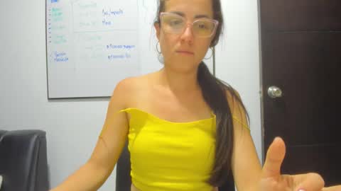 Snapshot of squirttati33 chatting on November 2025 11:47:02 PM Tati online show from November 2025 11:47:02 PM