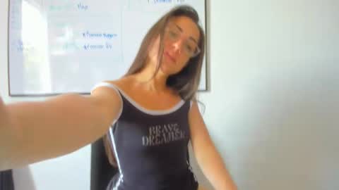 Snapshot of squirttati33 chatting on November 2025 04:17:02 PM Tati online show from November 2025 04:17:02 PM