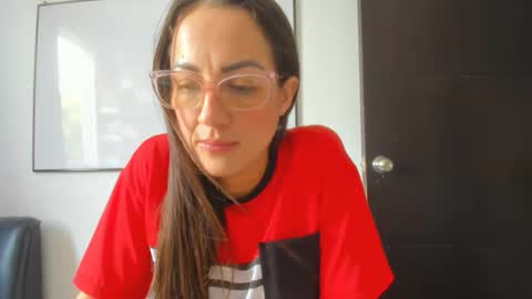Snapshot of squirttati33 chatting on February 2026 04:11:02 PM Tati online show from February 2026 04:11:02 PM