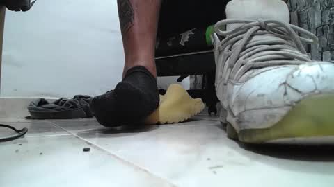 Snapshot of srfindomfeet_ chatting on April 2026 05:43:01 PM sr master cum its my old account online show from April 2026 05:43:01 PM