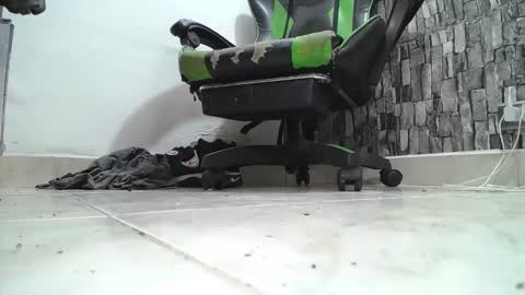 Snapshot of srfindomfeet_ chatting on April 2026 05:49:02 AM sr master cum its my old account online show from April 2026 05:49:02 AM