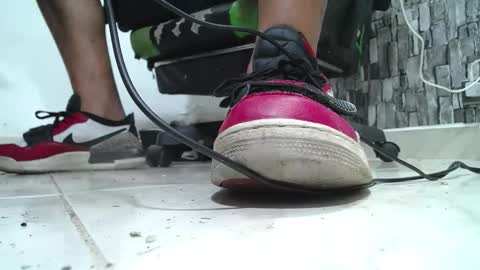 Snapshot of srfindomfeet_ chatting on April 2026 08:18:01 PM sr master cum its my old account online show from April 2026 08:18:01 PM