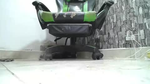 Snapshot of srfindomfeet_ chatting on April 2026 03:10:01 AM sr master cum its my old account online show from April 2026 03:10:01 AM