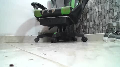 Snapshot of srfindomfeet_ chatting on May 2026 05:07:02 PM sr master cum its my old account online show from May 2026 05:07:02 PM