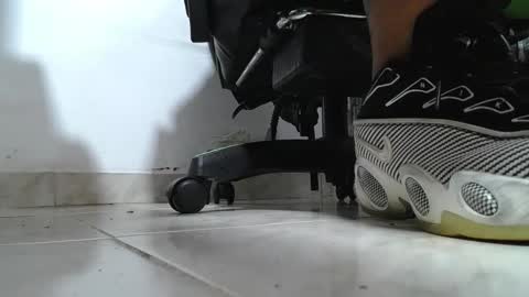 Snapshot of srfindomfeet_ chatting on May 2026 11:23:01 PM sr master cum its my old account online show from May 2026 11:23:01 PM