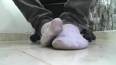 Snapshot of srfindomfeet_ chatting on May 2026 02:39:01 AM sr master cum its my old account online show from May 2026 02:39:01 AM