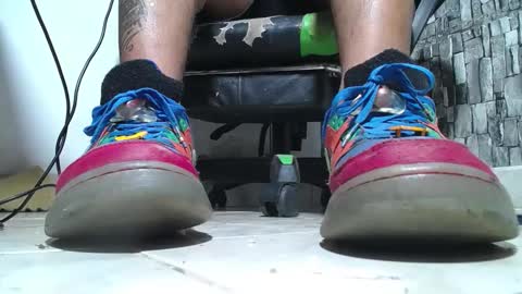 Snapshot of srfindomfeet_ chatting on May 2026 10:59:01 PM sr master cum its my old account online show from May 2026 10:59:01 PM