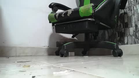Snapshot of srfindomfeet_ chatting on May 2026 04:34:01 PM sr master cum its my old account online show from May 2026 04:34:01 PM