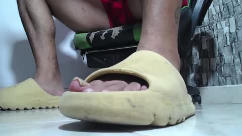 Snapshot of srfindomfeet_ chatting on May 2026 07:11:01 PM sr master cum its my old account online show from May 2026 07:11:01 PM