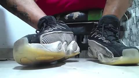 Snapshot of srfindomfeet_ chatting on May 2026 06:49:02 PM sr master cum its my old account online show from May 2026 06:49:02 PM