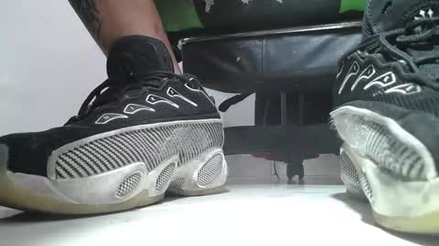 Snapshot of srfindomfeet_ chatting on May 2026 05:54:01 PM sr master cum its my old account online show from May 2026 05:54:01 PM