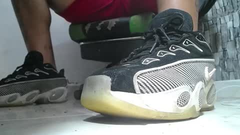 Snapshot of srfindomfeet_ chatting on May 2026 05:58:02 AM sr master cum its my old account online show from May 2026 05:58:02 AM