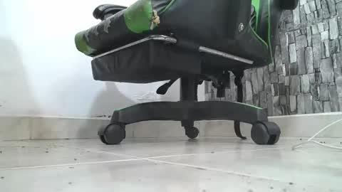 Snapshot of srfindomfeet_ chatting on May 2026 06:26:01 PM sr master cum its my old account online show from May 2026 06:26:01 PM
