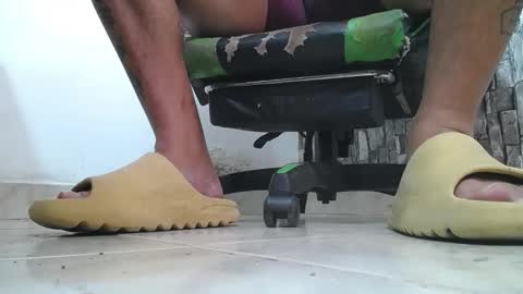 Snapshot of srfindomfeet_ chatting on May 2026 05:12:02 PM sr master cum its my old account online show from May 2026 05:12:02 PM