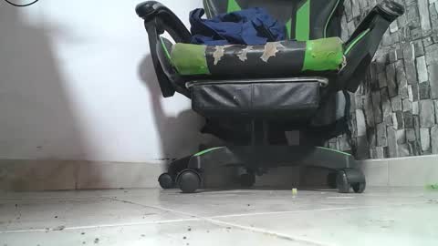 Snapshot of srfindomfeet_ chatting on May 2026 05:20:02 PM sr master cum its my old account online show from May 2026 05:20:02 PM