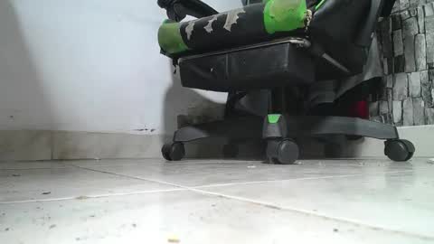 Snapshot of srfindomfeet_ chatting on May 2026 01:56:01 AM sr master cum its my old account online show from May 2026 01:56:01 AM