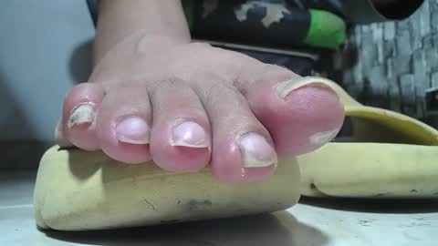 Snapshot of srfindomfeet_ chatting on May 2026 05:57:01 AM sr master cum its my old account online show from May 2026 05:57:01 AM