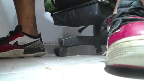 Snapshot of srfindomfeet_ chatting on May 2026 12:28:02 AM sr master cum its my old account online show from May 2026 12:28:02 AM