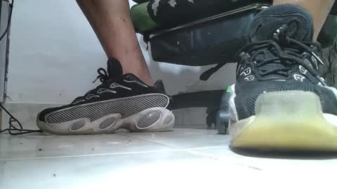 Snapshot of srfindomfeet_ chatting on May 2026 09:53:01 PM sr master cum its my old account online show from May 2026 09:53:01 PM