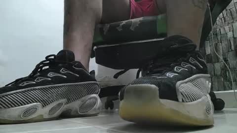 Snapshot of srfindomfeet_ chatting on May 2026 04:18:01 AM sr master cum its my old account online show from May 2026 04:18:01 AM