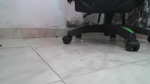Snapshot of srfindomfeet_ chatting on May 2026 04:25:01 PM sr master cum its my old account online show from May 2026 04:25:01 PM