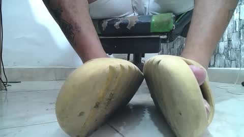 Snapshot of srfindomfeet_ chatting on June 2026 06:26:01 AM sr master cum its my old account online show from June 2026 06:26:01 AM