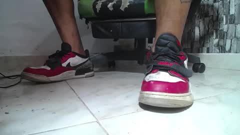 Snapshot of srfindomfeet_ chatting on June 2026 04:02:02 PM sr master cum its my old account online show from June 2026 04:02:02 PM