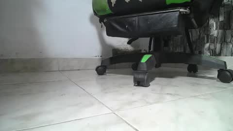 Snapshot of srfindomfeet_ chatting on June 2026 01:28:02 AM sr master cum its my old account online show from June 2026 01:28:02 AM