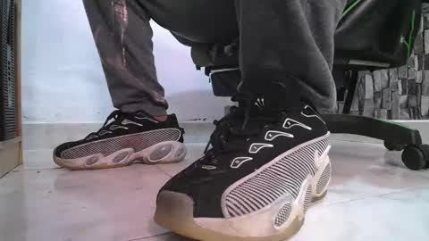 Snapshot of srfindomfeet_ chatting on June 2026 07:25:01 PM sr master cum its my old account online show from June 2026 07:25:01 PM