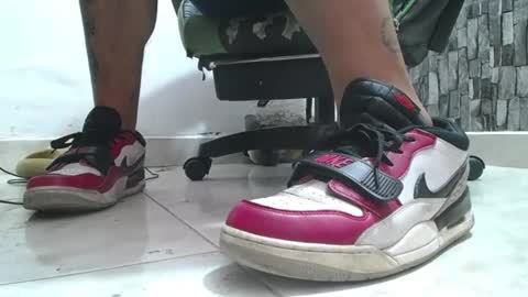 Snapshot of srfindomfeet_ chatting on June 2026 07:27:02 PM sr master cum its my old account online show from June 2026 07:27:02 PM