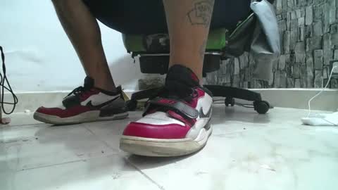 Snapshot of srfindomfeet_ chatting on June 2026 03:25:01 AM sr master cum its my old account online show from June 2026 03:25:01 AM