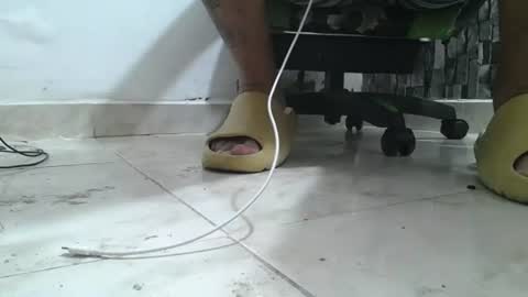 Snapshot of srfindomfeet_ chatting on June 2026 08:42:01 AM sr master cum its my old account online show from June 2026 08:42:01 AM