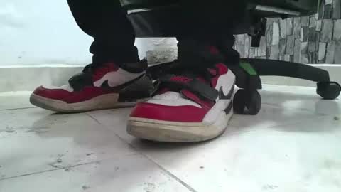 Snapshot of srfindomfeet_ chatting on June 2026 08:48:01 PM sr master cum its my old account online show from June 2026 08:48:01 PM