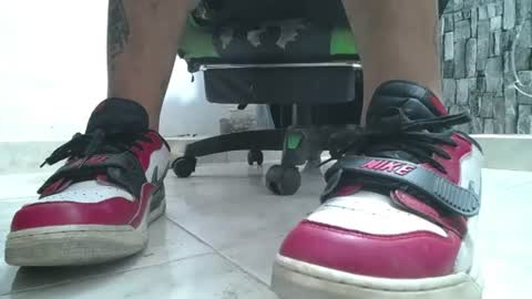 Snapshot of srfindomfeet_ chatting on June 2026 11:28:01 PM sr master cum its my old account online show from June 2026 11:28:01 PM