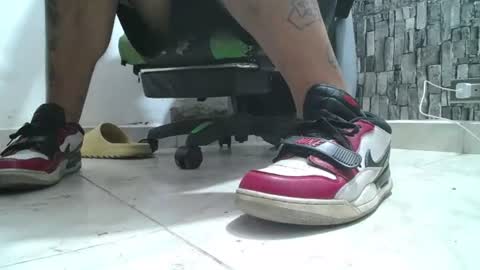 Snapshot of srfindomfeet_ chatting on July 2026 03:23:01 AM sr master cum its my old account online show from July 2026 03:23:01 AM