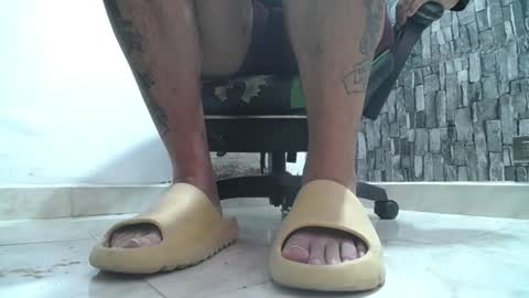 Snapshot of srfindomfeet_ chatting on July 2026 06:25:01 PM sr master cum its my old account online show from July 2026 06:25:01 PM