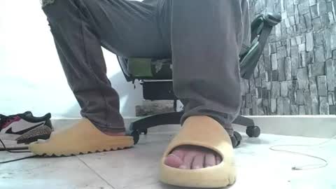 Snapshot of srfindomfeet_ chatting on July 2026 05:42:02 PM sr master cum its my old account online show from July 2026 05:42:02 PM